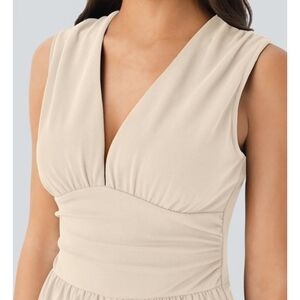 HALARA Cream V-Neck Sleeveless Dress